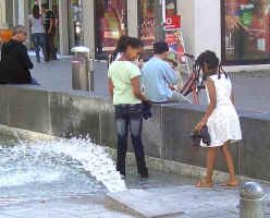 ulm_brunnen.jpg (101661 Byte)