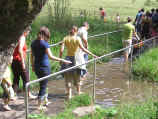 Barfußpark Dornstetten | barfuß durch flaches Wasser